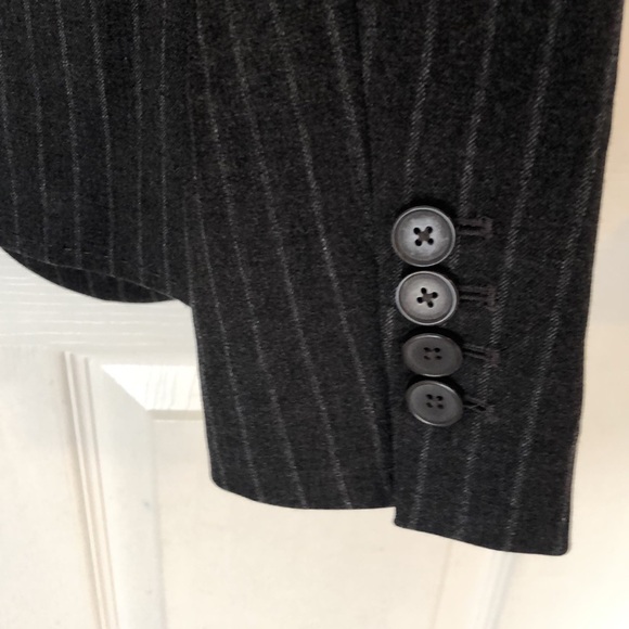 Black and gray pinstriped women’s suit jacket / blazer - Picture 7 of 7